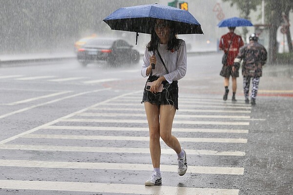 北部、東半部午後熱對流雷雨機會也稍微提高，不過降雨的範圍預估還是以山區為主。聯合報系資料照