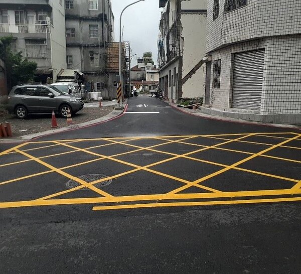 左營區左營大路372巷開闢工程完工，增進區域發展及救護便利性。圖／高雄市工務局提供