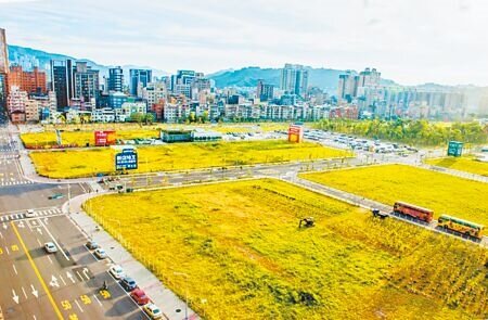 
新北市新店央北重畫區近年逐步開發，居民需步行約10分鐘才能到達鄰近的捷運站或公車站牌，居民多次向當地里長反映並向民代陳情，終於爭取綠5公車延長行駛路線，增設4個站點。（本報資料照片）
