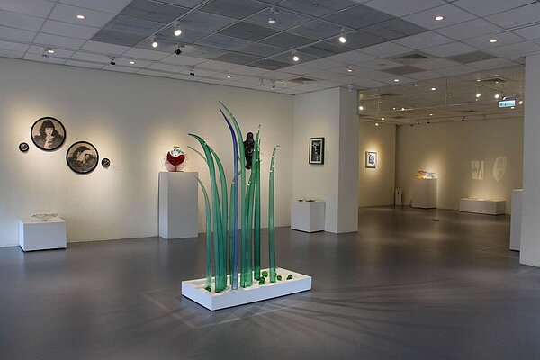 炎炎夏日可到玻工館、春室玻璃工坊欣賞玻璃作品,從視覺開始降溫。圖/新竹市文化局提供