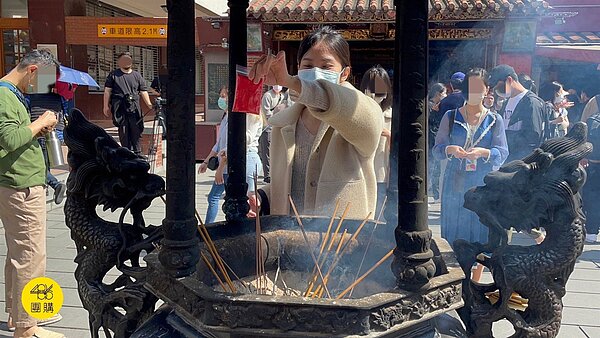 486先生建議,農曆7月遇到正廟可以將隨身攜帶的護身符過爐,注意不能碰到水。圖/486團購提供