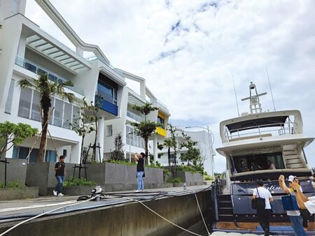 
明年將完工交屋的亞果濱海Villa（遊艇別墅），住家前面就可停泊遊艇。圖∕顏瑞田
