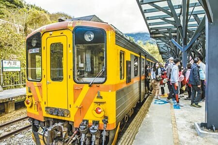 
桃竹竹苗TPASS通勤月票預計10月上路，竹竹月票288元，搭台鐵內灣支線新竹到竹東及竹客公車，每月可省1千多元通勤費。（羅浚濱攝）
