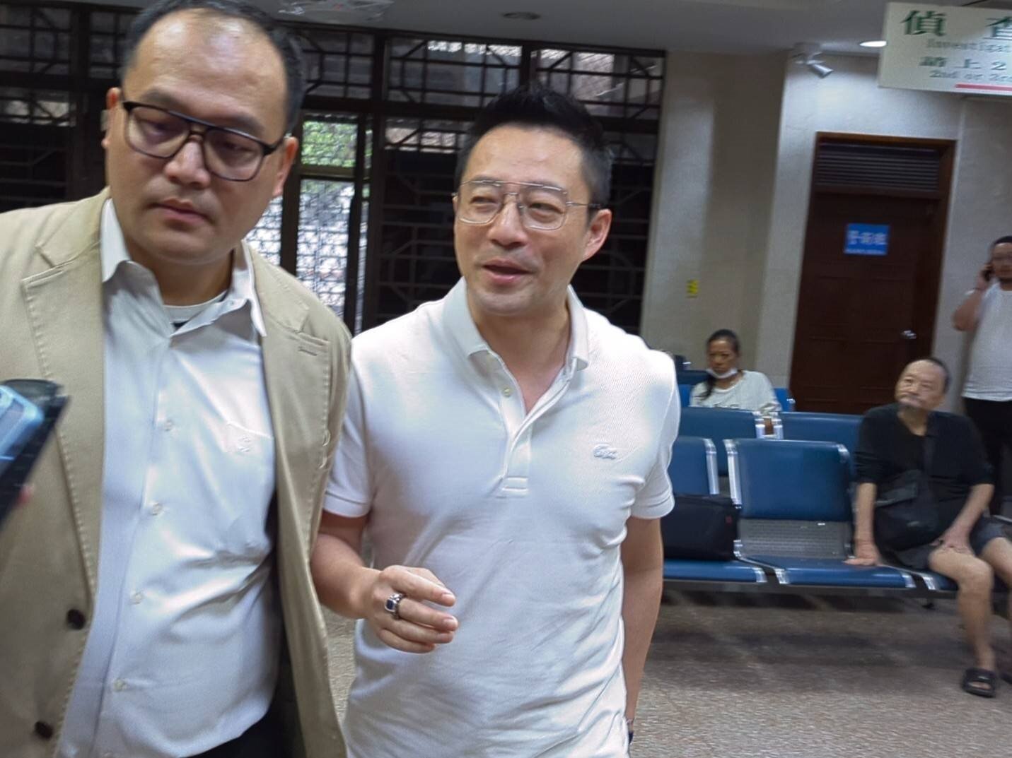 離婚協議洩個資遭前妻大S提告,汪小菲至北檢出庭後稱家務事拒絕受訪。記者蔣永佑/攝影