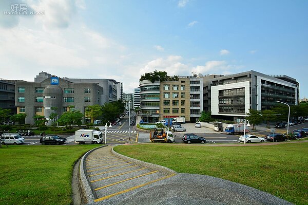 內湖瑞湖街商業大樓,街景,商辦大樓,新商辦大樓。(好房News記者 陳韋帆/攝影)