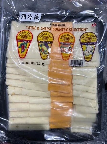 好市多販售的「Sonoma精選乾酪綜合包」(有效日期2023/10/19)」檢出殘留農藥環氧乙烷,高雄市衛生局已責令好市多公司通知全台賣場預防性下架,停止販售該項產品。圖/高市衛生局提供