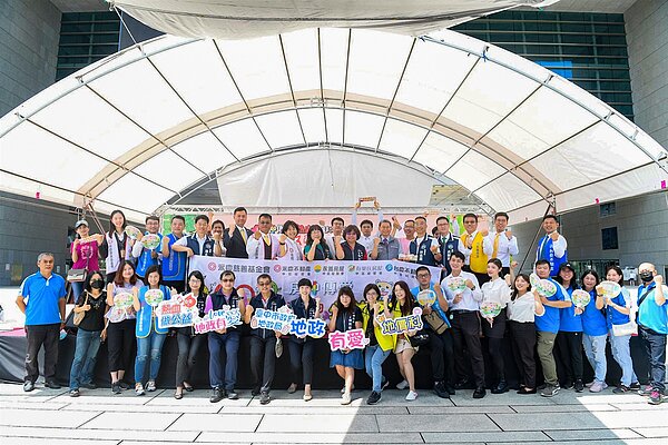 永慶房產集團加盟四品牌中區經管會、永慶慈善基金會攜手台中市政府地政局於8月18日共同舉辦公益園遊會。圖/永慶房產集團提供