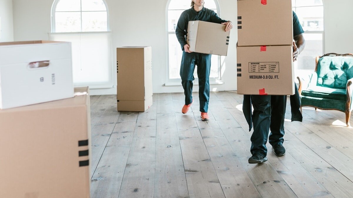 ▼老公雖答不出萬一有狀況該怎麼辦，卻稱「錢也是搬完才會付，怕什麼？」，讓原PO十分無言。（示意圖／取自<a href="https://www.pexels.com/zh-tw/photo/7464232/"><span style="color:#000000;">Pexels</span></a>）