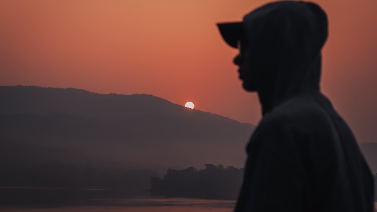 ▼原PO表示自己年近40，但月薪只有2萬9千元，導致在交友軟體上認識對象頻頻受挫。（示意圖，非新聞當事人／取自<a href="https://www.pexels.com/zh-tw/photo/4635572/"><span style="color:#000000;">Pexels</span></a>）