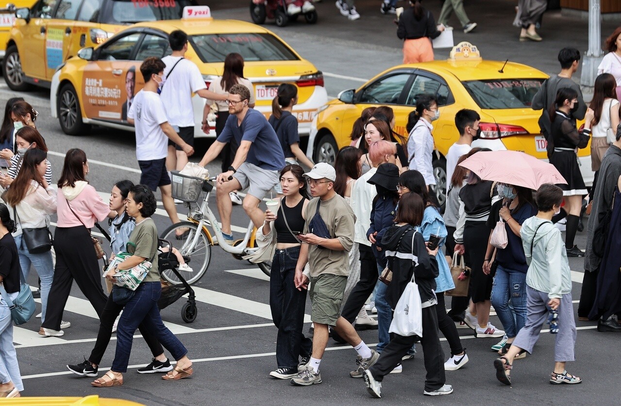 勞動部將在9月8日邀集勞資政學四方召開基本工資審議委員會，討論明年基本工資調幅。 聯合報系資料照