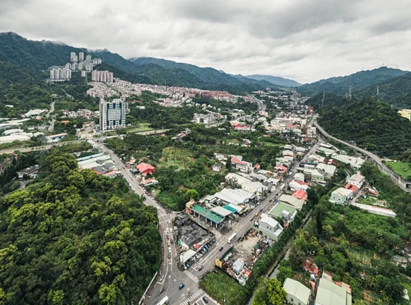 新店都計第三次通檢審議昨通過,將開發輕軌沿線83公頃整開區。圖/新北市城鄉局提供