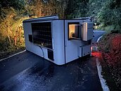 以露營車為家GG了　鬼月山谷內翻車嘆「還是要信邪！」