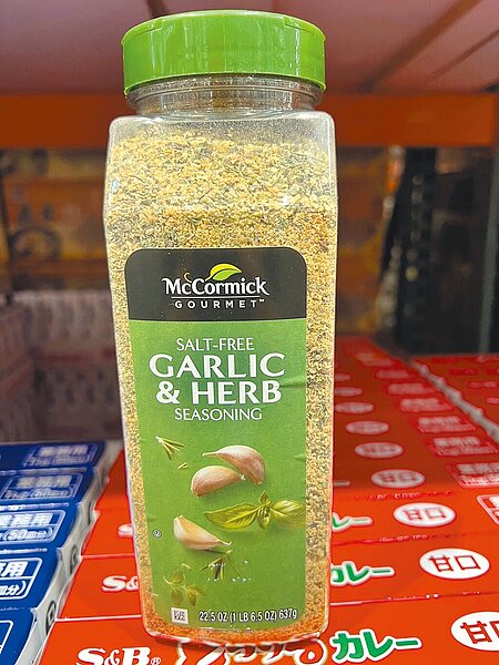 好市多McCormick大蒜綜合香料調味粉,遭檢出致癌物。(台中市食安處提供/潘虹恩台中傳真)