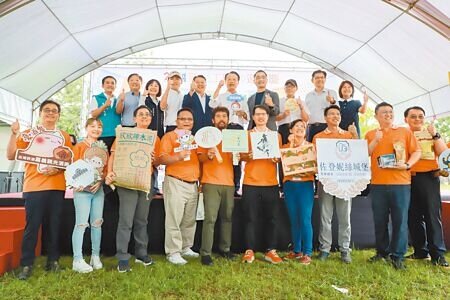 嘉義地區慶祝觀光工廠20周年活動19日登場,匯聚在地特產、觀光工廠、商圈舉辦「歡樂嘉義GOGO嘉年華」大趕集。(呂妍庭攝)