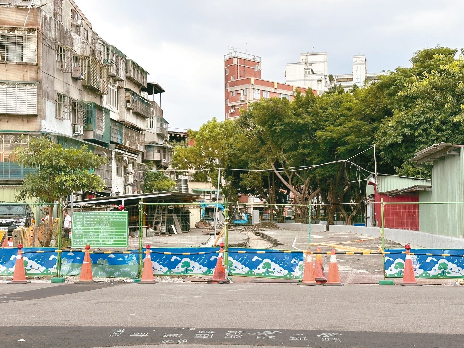 板橋中正路379巷拓寬工程,預計9月底前完成。記者張曼蘋/攝影