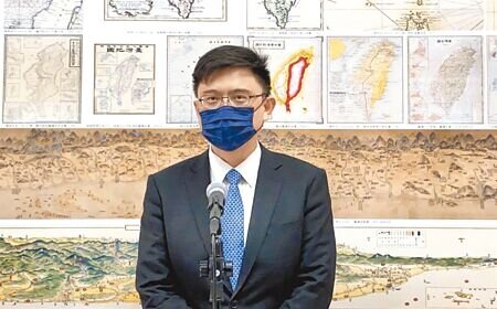 近日立委賴瑞隆會同交通部、港務公司、高市府交通局等中央地方單位針對旗津第二過港隧道辦理進度簡報說明,提出「漁港路路廊」、「擴建路路廊」2項方案,目前市府及交通部均傾向漁港路方案。(資料照片)