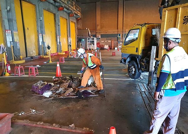 苗栗縣政府環境保護局今年6月提案調漲焚化廠處理費用,經審議通過,各項處理費每噸調漲400到1200元不等,並從8月1日起實施,其中鄉鎮市公所代燒垃圾費用,則先凍漲半年。圖/苗栗縣政府提供