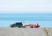宜蘭神祕沙灘…禁了沙灘車　來了獨木舟