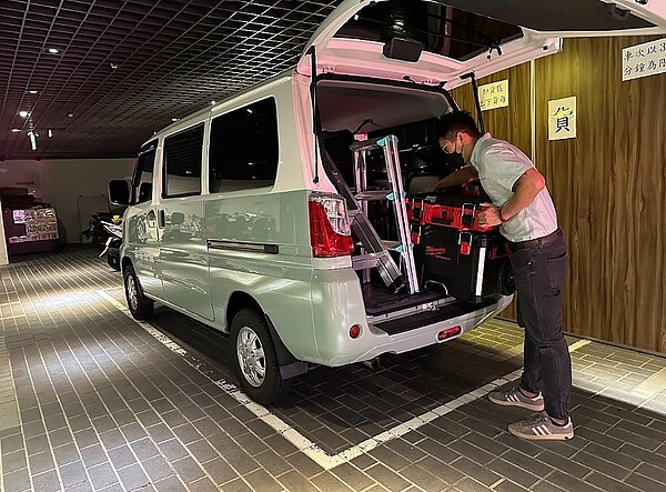 驗屋過程需要各種專業儀器輔助,由專家驗屋可鉅細靡遺找出肉眼看不見的屋況問題。圖/幸福驗屋提供