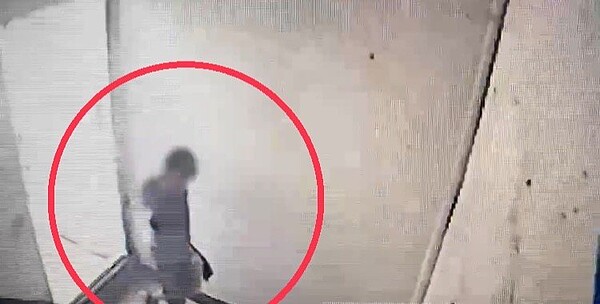 萬華青年國宅日前有小偷闖入行竊,被害人見放在屋內的價值5萬多元的MacBook Pro不見了,急忙報警。記者翁至成/翻攝