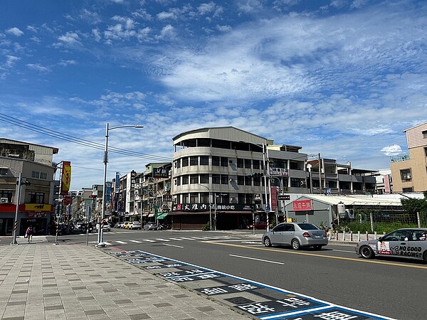 鳳山不僅人口多、消費力強，未來還有捷運黃線闢建，將帶來更多人流及金流，吸引知名建商推案。圖／高雄業者提供
