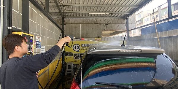 自助洗車廠若以浪板區隔洗車車位，仍需申報設立房屋稅籍繳納房屋稅。圖／中時報資料照片