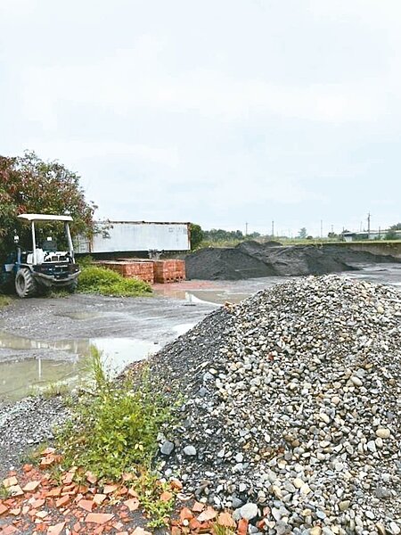衛星影像監測國土疑似變異點,台南非都市土地變異點多,議員指出亂倒廢土件數也是全國最多。圖/台南市地政局提供