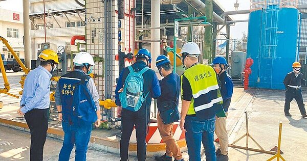 為改善空汙,並彌補環保機關稽查人力不足,新北市制定空汙檢舉獎勵金制度,最快10月可上路,檢舉成功可獲得罰鍰金額5%或10%的獎勵金。(圖/新北市環保局提供)