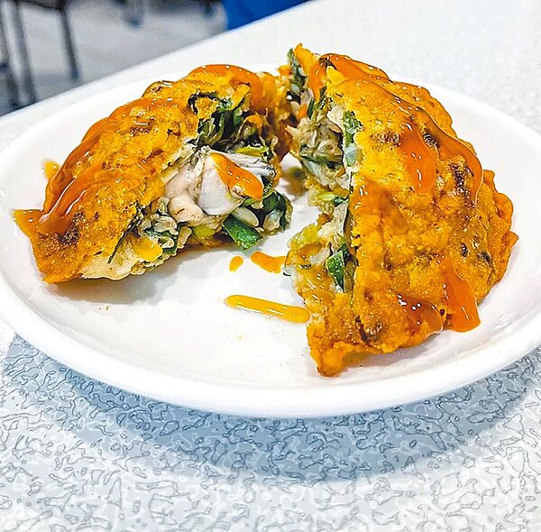 台南七股養蚵園家，店家以現剖的鮮蚵入饌，標榜食材新鮮。（米其林指南官網／陳韻萍台北傳真）