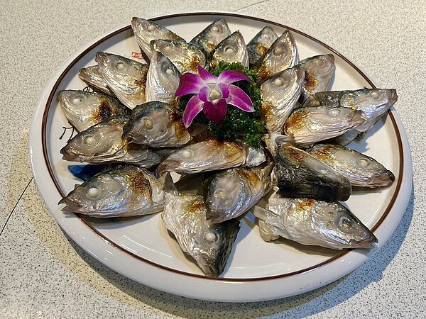 首次入選的黑琵食堂使用沿海強風及高塩分產出的在地食材,烹飪起來的食物海味更加濃郁。圖/台南市觀旅局提供