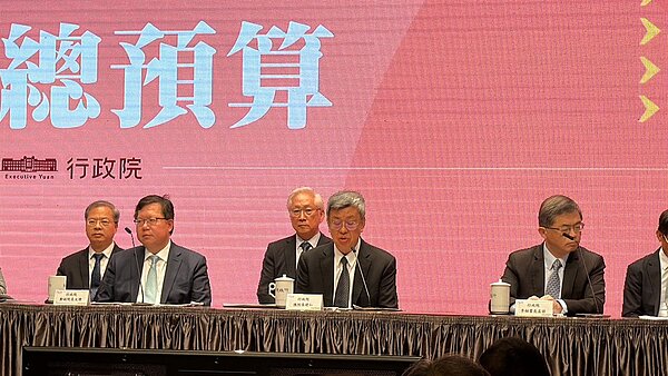 行政院長陳建仁今主持總預算記者會。（余弦妙／攝影）