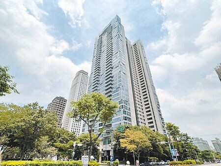 「寶輝秋紅谷」是台中去年唯一登上9字頭的成屋豪宅。圖∕曾麗芳