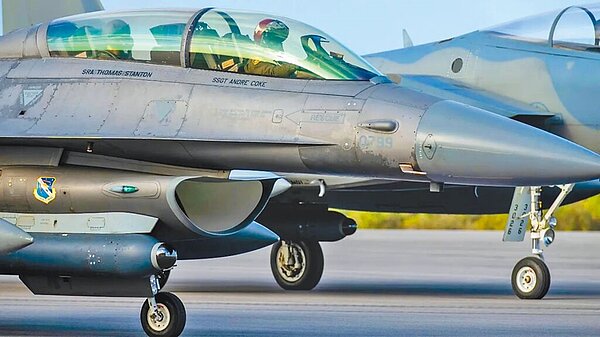 明年整體國防預算達6068億元,國防部指出,明年為軍售款付款高峰。(摘自美國空軍官網)