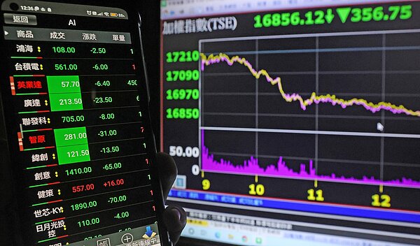 輝達(Nvidia)財報營收季增88%加上財測樂觀,帶動台股AI股今(24)日強攻,但指標股緯創(3231)逼近漲停開高後翻黑。聯合報系資料照片/記者杜建重攝影