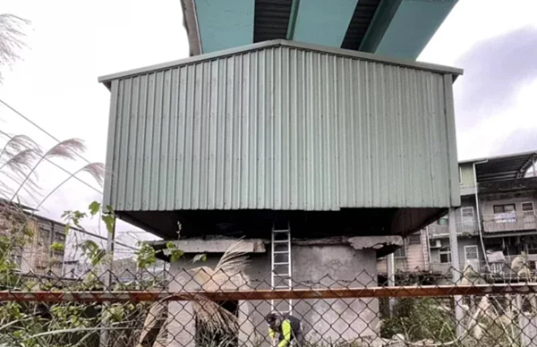 歷史建築基隆南號誌樓火警,DNA查出街友抽菸點蚊香惹禍。圖/文化局提供