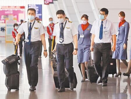 
民航機師年薪200萬元起跳，又有機會到世界增廣見聞，被視為「夢幻職業」。（本報資料照片）
