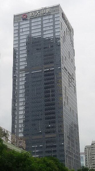 港股上市的大陸房地產企業中國恒大停牌將近一年半,壓底線宣告解除摘牌風險,將於8月28日復牌。示意圖/維基百科