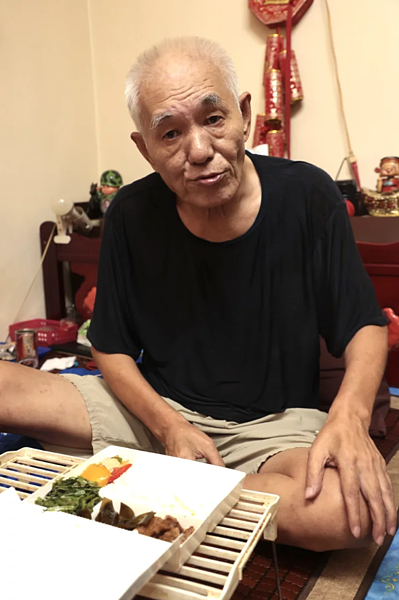 66歲的王伯伯過去是計程車司機,因為中風後無法自由行走,也變得不常外出,沒有生活目標,只想順其自然。記者黃義書/攝影