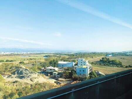 土地所有權人要在地價稅開徵之前向稽徵機關申請自用或減免。(吳靜君攝)