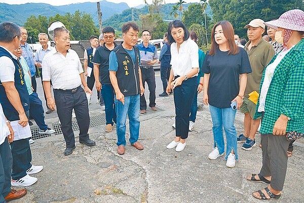 強颱蘇拉來勢洶洶，南投縣長許淑華要求全縣嚴陣以待，避免災區二次傷害。圖／草屯警分局提供