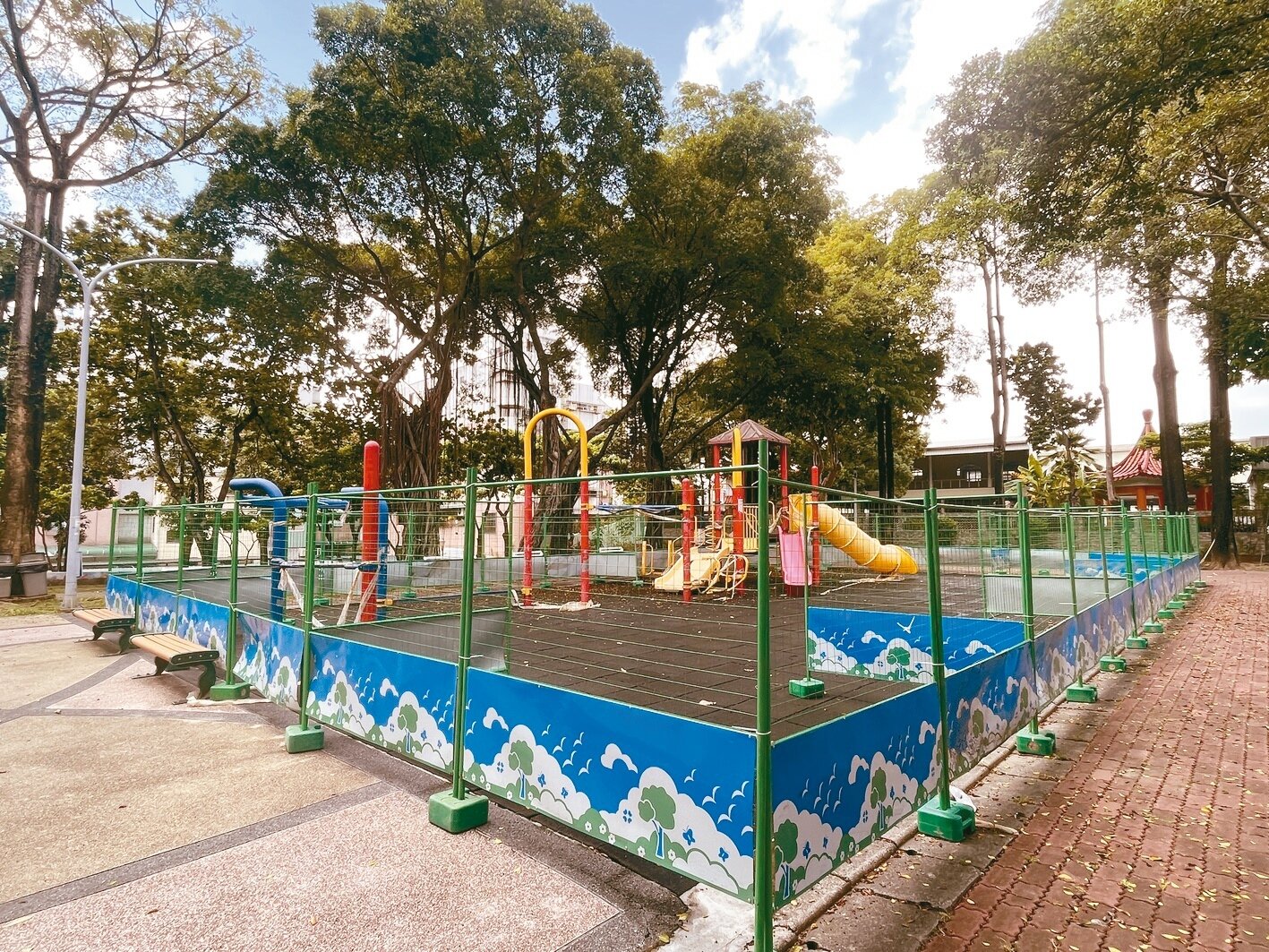 嘉義市未完成新式兒童遊具備查的公園剩最後11座,圖為南興公園遊具已架起圍籬準備施工。記者李宗祐/攝影