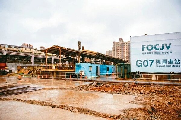 桃園鐵路地下化、捷運綠線在桃園站的共構工程碰上文化遺址保存問題,估計全線通車目標會往後延3到5年。圖/桃園市捷工局提供