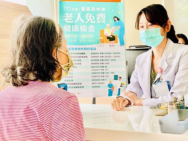 112年度新竹市老人免費健康檢查服務開跑,9月1日起長輩可以依意願向合作的醫療診所預約登記。圖/新竹市政府提供