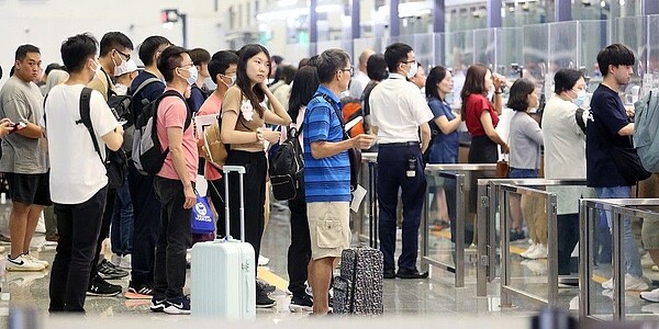 海外旅行團售價「貴森森」。 圖／中時報資料照片