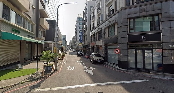 政府打炒房、遏制預售屋短炒，不少投資客就跑向中古屋市場，買下老公寓裝修後再以較高價賣出，也墊高嘉義市房價。圖／google map