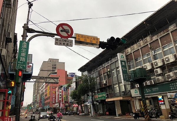 新北市交通局在土城區安和國小、淡水區坪頂國小和板橋區海山國小等3處校園周邊道路新增科技執法。圖/新北市政府提供