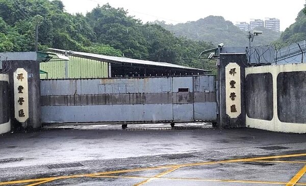 祥豐營區不遷,謝國樑表示,國部部長邱國正允諾,距民宅300米內區域,不放危險性砲彈。圖/記者游明煌攝影