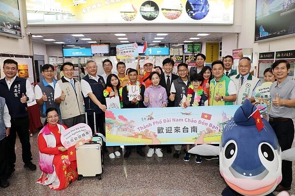 0831越南峴港包機首航。圖/南市府提供