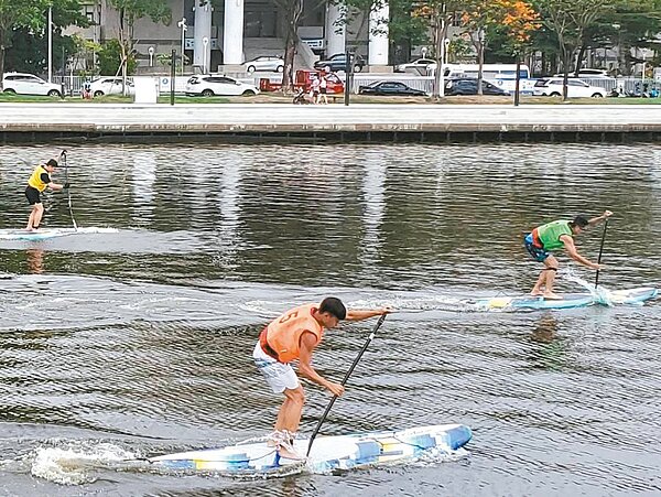 農水署苗栗管理處說,將發函峨眉湖經營水上活動業者不得再招攬生意,違者開罰。示意圖/本報資料照片