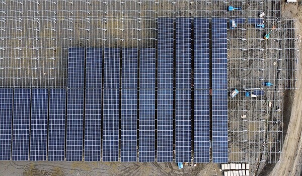 太陽光電開發高度集中在台南七股,且衍生多起弊案,如今再傳台糖公司配合太陽光電計畫出租七股農場農地,規畫運用造林地作為光電計畫用地,除砍伐廣大面積造林木,且林木標售程序也不嚴謹,已被監院糾正。圖/聯合報系資料照